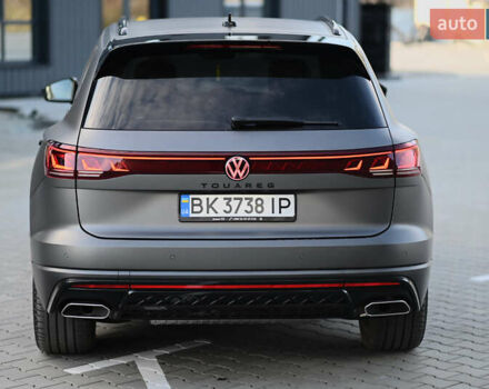 Серый Фольксваген Туарег, объемом двигателя 2.97 л и пробегом 32 тыс. км за 81000 $, фото 16 на Automoto.ua