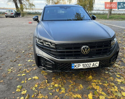 Серый Фольксваген Туарег, объемом двигателя 3 л и пробегом 13 тыс. км за 90000 $, фото 18 на Automoto.ua