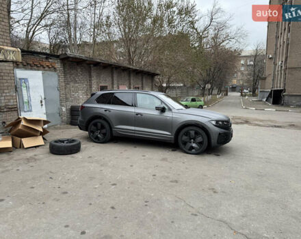 Серый Фольксваген Туарег, объемом двигателя 3 л и пробегом 13 тыс. км за 90000 $, фото 20 на Automoto.ua