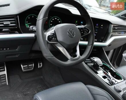 Сірий Фольксваген Туарег, об'ємом двигуна 2.97 л та пробігом 29 тис. км за 78000 $, фото 34 на Automoto.ua