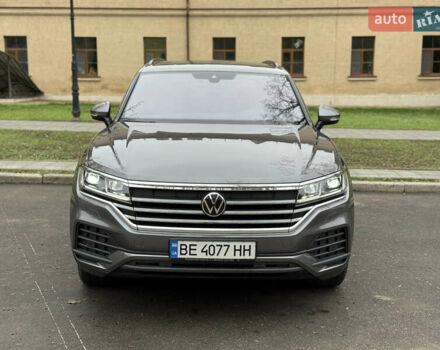 Серый Фольксваген Туарег, объемом двигателя 2.97 л и пробегом 20 тыс. км за 65000 $, фото 1 на Automoto.ua
