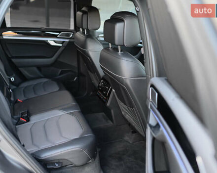 Серый Фольксваген Туарег, объемом двигателя 2.97 л и пробегом 32 тыс. км за 81000 $, фото 51 на Automoto.ua