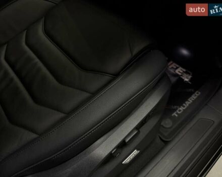 Сірий Фольксваген Туарег, об'ємом двигуна 2.97 л та пробігом 79 тис. км за 59900 $, фото 49 на Automoto.ua