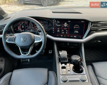 Серый Фольксваген Туарег, объемом двигателя 3 л и пробегом 13 тыс. км за 90000 $, фото 12 на Automoto.ua