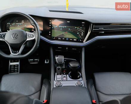 Серый Фольксваген Туарег, объемом двигателя 2.97 л и пробегом 32 тыс. км за 81000 $, фото 44 на Automoto.ua