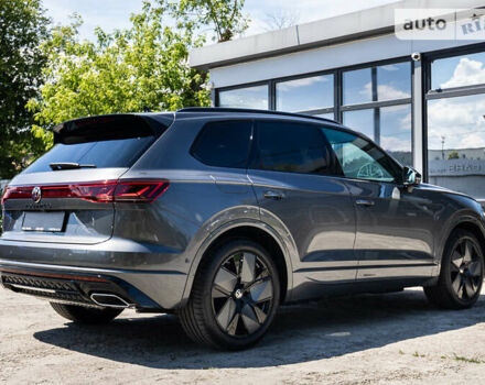 Серый Фольксваген Туарег, объемом двигателя 2.97 л и пробегом 29 тыс. км за 81450 $, фото 10 на Automoto.ua