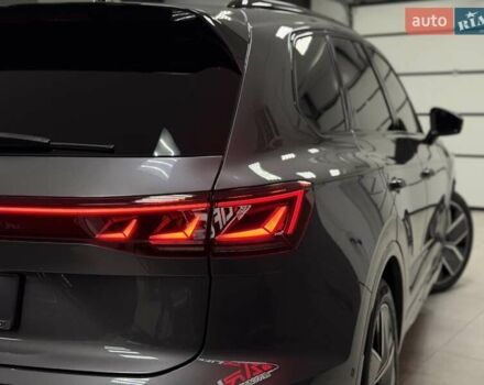 Серый Фольксваген Туарег, объемом двигателя 2.97 л и пробегом 39 тыс. км за 81500 $, фото 18 на Automoto.ua