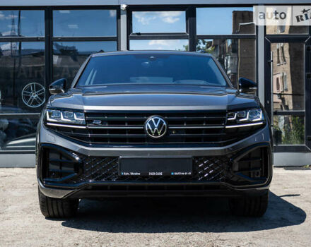 Серый Фольксваген Туарег, объемом двигателя 2.97 л и пробегом 29 тыс. км за 81450 $, фото 1 на Automoto.ua