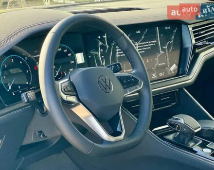 Серый Фольксваген Туарег, объемом двигателя 2.99 л и пробегом 11 тыс. км за 67500 $, фото 5 на Automoto.ua