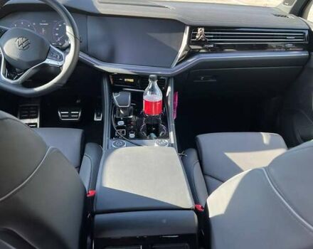 Серый Фольксваген Туарег, объемом двигателя 2.97 л и пробегом 25 тыс. км за 84000 $, фото 6 на Automoto.ua