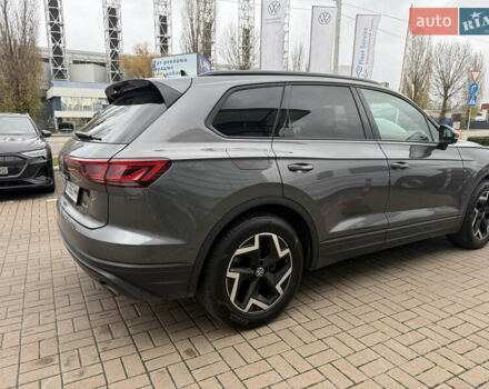 Серый Фольксваген Туарег, объемом двигателя 2.97 л и пробегом 19 тыс. км за 64999 $, фото 10 на Automoto.ua