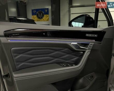 Серый Фольксваген Туарег, объемом двигателя 2.97 л и пробегом 39 тыс. км за 81500 $, фото 49 на Automoto.ua