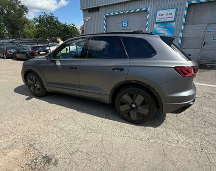 Серый Фольксваген Туарег, объемом двигателя 2.97 л и пробегом 17 тыс. км за 87000 $, фото 3 на Automoto.ua