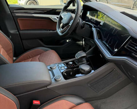 Серый Фольксваген Туарег, объемом двигателя 2.97 л и пробегом 17 тыс. км за 87000 $, фото 1 на Automoto.ua