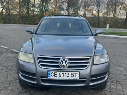 Серый Фольксваген Туарег, объемом двигателя 2.5 л и пробегом 300 тыс. км за 5617 $, фото 1 на Automoto.ua