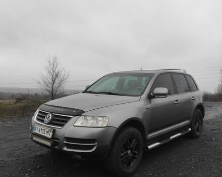 Серый Фольксваген Туарег, объемом двигателя 3.2 л и пробегом 219 тыс. км за 7300 $, фото 1 на Automoto.ua