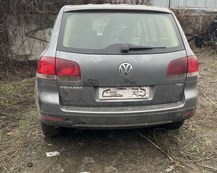 Серый Фольксваген Туарег, объемом двигателя 2.5 л и пробегом 156 тыс. км за 3600 $, фото 1 на Automoto.ua