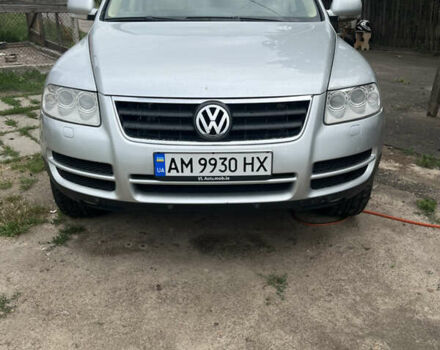 Серый Фольксваген Туарег, объемом двигателя 2.97 л и пробегом 400 тыс. км за 9300 $, фото 1 на Automoto.ua