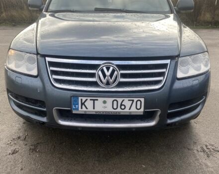 Серый Фольксваген Туарег, объемом двигателя 5 л и пробегом 320 тыс. км за 4000 $, фото 1 на Automoto.ua