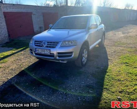 Серый Фольксваген Туарег, объемом двигателя 2.5 л и пробегом 350 тыс. км за 7500 $, фото 1 на Automoto.ua