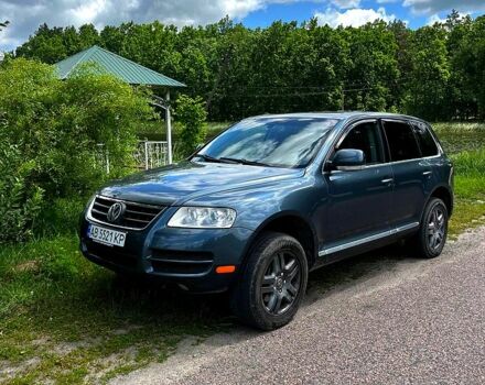 Серый Фольксваген Туарег, объемом двигателя 4.2 л и пробегом 355 тыс. км за 9500 $, фото 1 на Automoto.ua