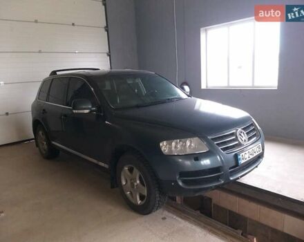 Серый Фольксваген Туарег, объемом двигателя 2.5 л и пробегом 324 тыс. км за 7500 $, фото 1 на Automoto.ua