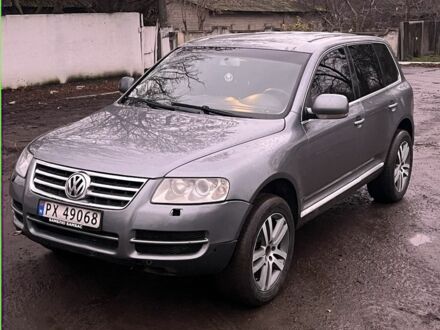 Серый Фольксваген Туарег, объемом двигателя 2.5 л и пробегом 350 тыс. км за 4700 $, фото 1 на Automoto.ua