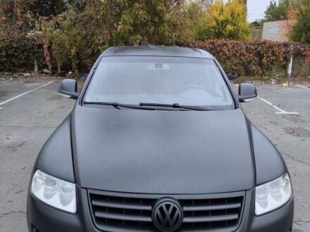 Серый Фольксваген Туарег, объемом двигателя 3 л и пробегом 370 тыс. км за 13000 $, фото 1 на Automoto.ua