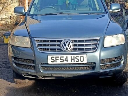 Серый Фольксваген Туарег, объемом двигателя 2.5 л и пробегом 320 тыс. км за 3551 $, фото 1 на Automoto.ua