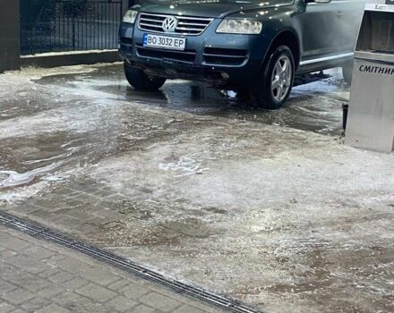 Серый Фольксваген Туарег, объемом двигателя 2.5 л и пробегом 354 тыс. км за 7000 $, фото 1 на Automoto.ua