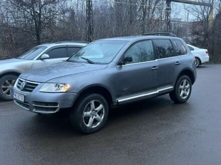 Сірий Фольксваген Туарег, об'ємом двигуна 3.2 л та пробігом 350 тис. км за 3000 $, фото 1 на Automoto.ua