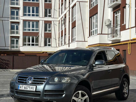 Серый Фольксваген Туарег, объемом двигателя 4.92 л и пробегом 286 тыс. км за 8700 $, фото 1 на Automoto.ua