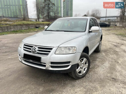 Серый Фольксваген Туарег, объемом двигателя 3 л и пробегом 340 тыс. км за 5500 $, фото 1 на Automoto.ua