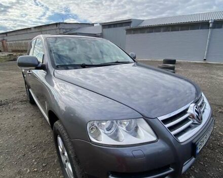 Серый Фольксваген Туарег, объемом двигателя 2.97 л и пробегом 490 тыс. км за 10350 $, фото 1 на Automoto.ua