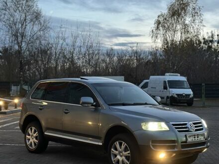 Серый Фольксваген Туарег, объемом двигателя 3 л и пробегом 340 тыс. км за 5350 $, фото 1 на Automoto.ua