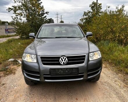 Серый Фольксваген Туарег, объемом двигателя 2.5 л и пробегом 250 тыс. км за 4740 $, фото 1 на Automoto.ua