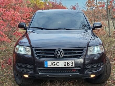 Серый Фольксваген Туарег, объемом двигателя 3 л и пробегом 1000 тыс. км за 5000 $, фото 1 на Automoto.ua