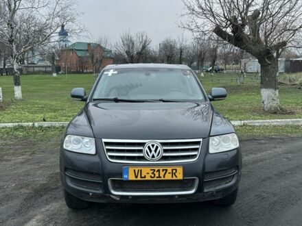 Серый Фольксваген Туарег, объемом двигателя 2.5 л и пробегом 300 тыс. км за 3999 $, фото 1 на Automoto.ua