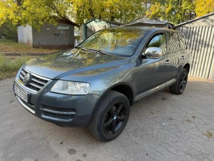 Серый Фольксваген Туарег, объемом двигателя 2.5 л и пробегом 387 тыс. км за 4500 $, фото 1 на Automoto.ua