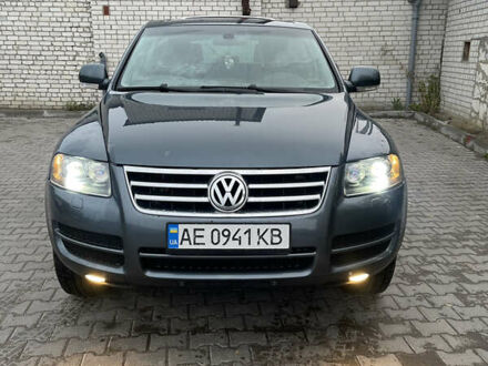 Фольксваген Туарег 2005 у Житомирі на Automoto.ua Сірий Фольксваген Туарег, об'ємом двигуна 3 л та пробігом 280 тис. км за 8500 $, фото 1 на Automoto.ua