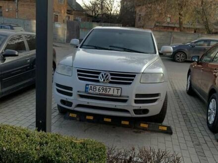 Серый Фольксваген Туарег, объемом двигателя 3.19 л и пробегом 290 тыс. км за 8000 $, фото 1 на Automoto.ua