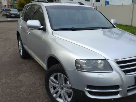 Серый Фольксваген Туарег, объемом двигателя 3.2 л и пробегом 240 тыс. км за 8500 $, фото 1 на Automoto.ua