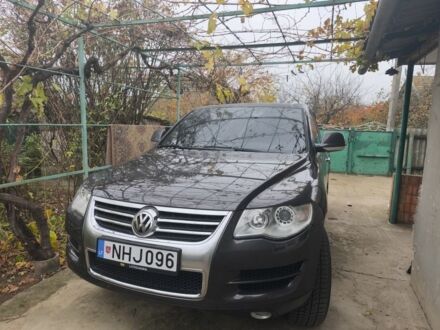 Сірий Фольксваген Туарег, об'ємом двигуна 3 л та пробігом 320 тис. км за 8000 $, фото 1 на Automoto.ua