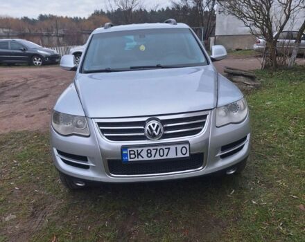 Серый Фольксваген Туарег, объемом двигателя 2.5 л и пробегом 360 тыс. км за 7200 $, фото 1 на Automoto.ua