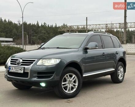 Серый Фольксваген Туарег, объемом двигателя 2.5 л и пробегом 138 тыс. км за 8999 $, фото 1 на Automoto.ua