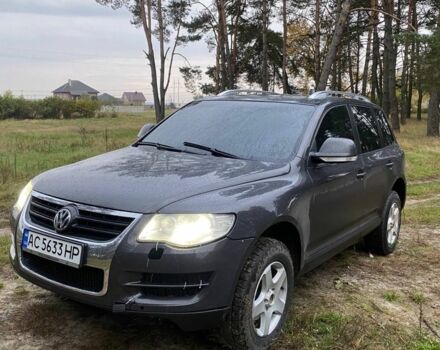 Серый Фольксваген Туарег, объемом двигателя 2.5 л и пробегом 297 тыс. км за 5796 $, фото 1 на Automoto.ua