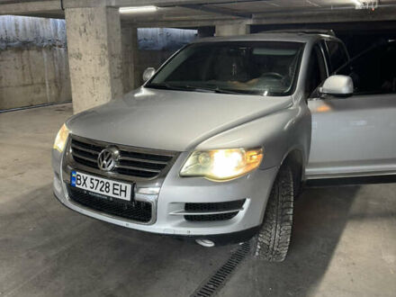 Серый Фольксваген Туарег, объемом двигателя 3.6 л и пробегом 214 тыс. км за 10300 $, фото 1 на Automoto.ua