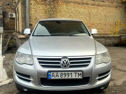 Фольксваген Туарег 2007 в Киеве на Automoto.ua Серый Фольксваген Туарег, объемом двигателя 4.2 л и пробегом 360 тыс. км за 7500 $, фото 1 на Automoto.ua