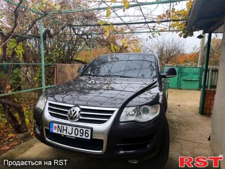 Серый Фольксваген Туарег, объемом двигателя 3 л и пробегом 320 тыс. км за 8000 $, фото 1 на Automoto.ua