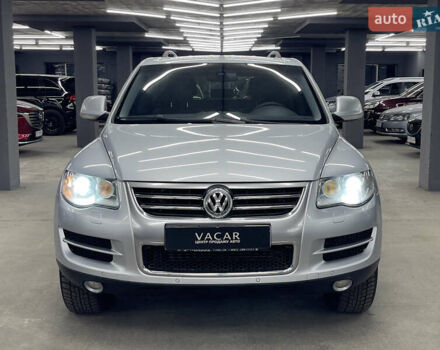 Сірий Фольксваген Туарег, об'ємом двигуна 3 л та пробігом 261 тис. км за 11500 $, фото 1 на Automoto.ua